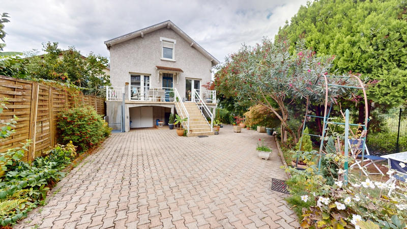 Maison - 140 m² - 5 pièces