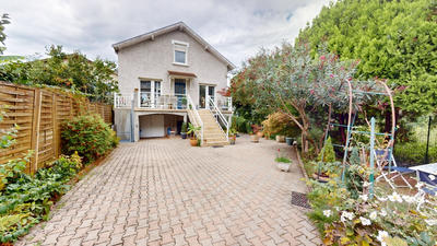 Maison - 140 m² - 5 pièces