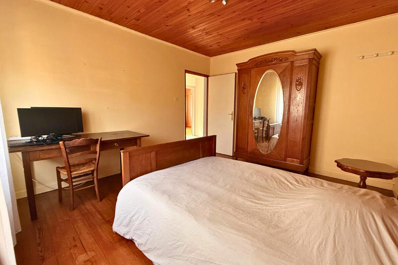 Maison - 234 m² - 10 pièces