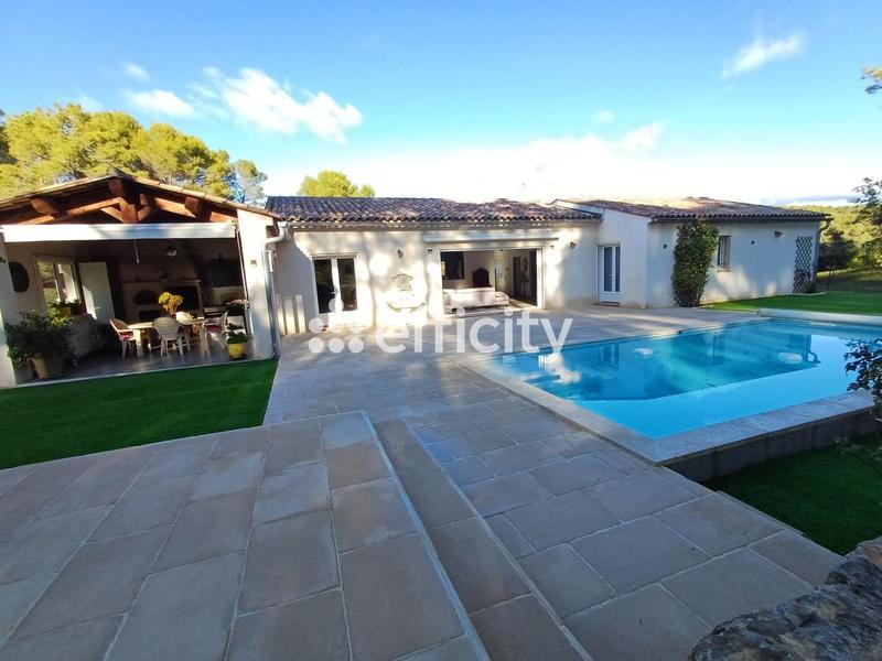 Villa - 155 m² - 6 pièces