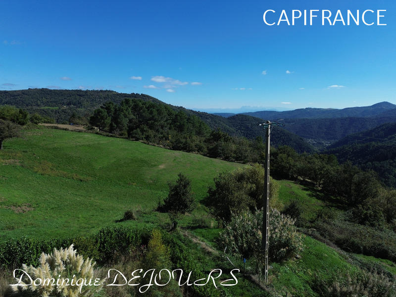 Maison - 250 m² - 8 pièces