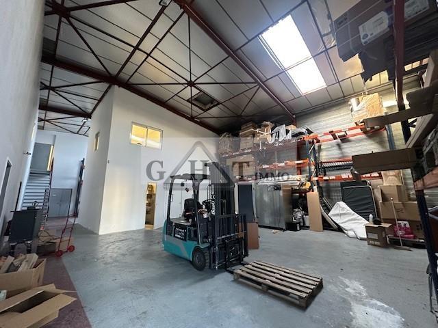 Entrepôt - 568 m²