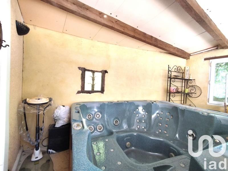 Maison - 235 m² - 8 pièces