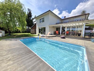 Maison - 240 m² - 7 pièces