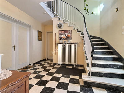 Maison - 187 m² - 8 pièces