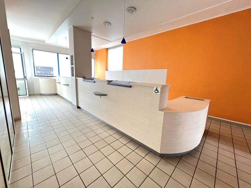 Local d'activités - 426 m² - 20 pièces
