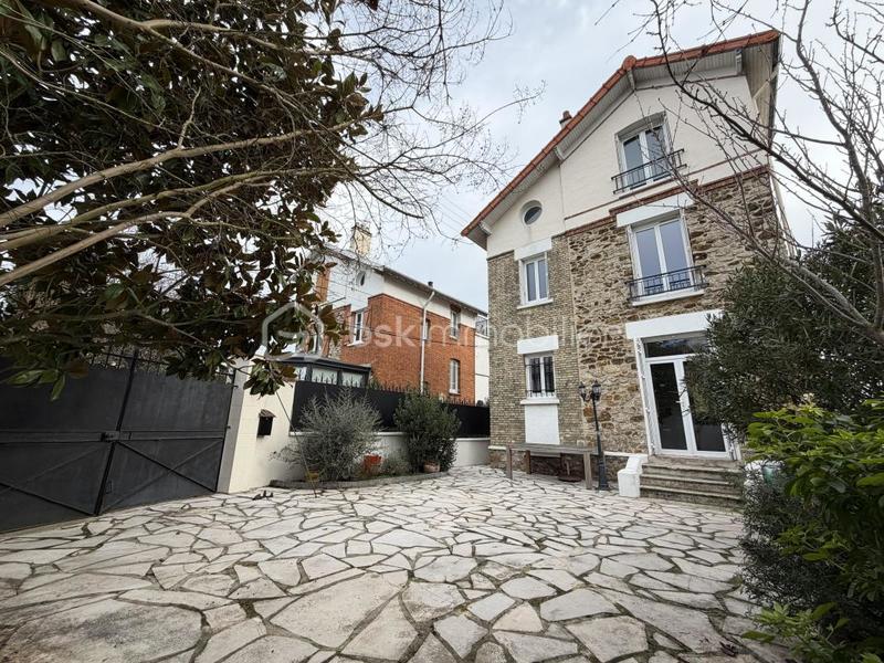 Maison - 156 m² - 6 pièces