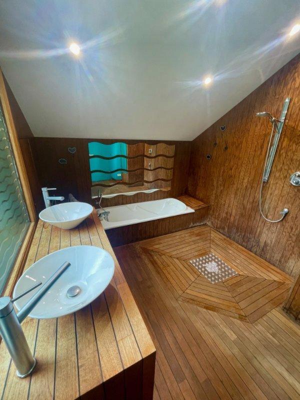 Pavillon - 230 m² - 8 pièces