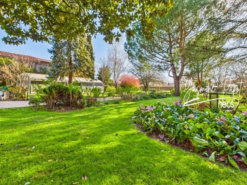 Maison de maîtres - 280 m² - 9 pièces