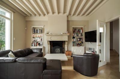 Maison - 225 m² - 9 pièces