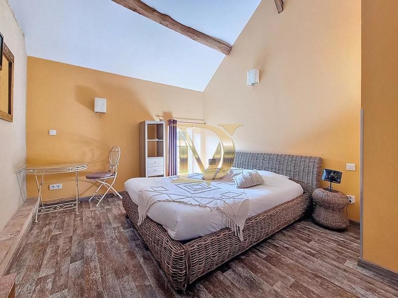 Propriété - 402 m² - 16 pièces