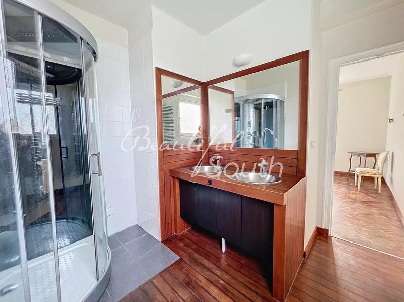 Maison - 247 m² - 5 pièces