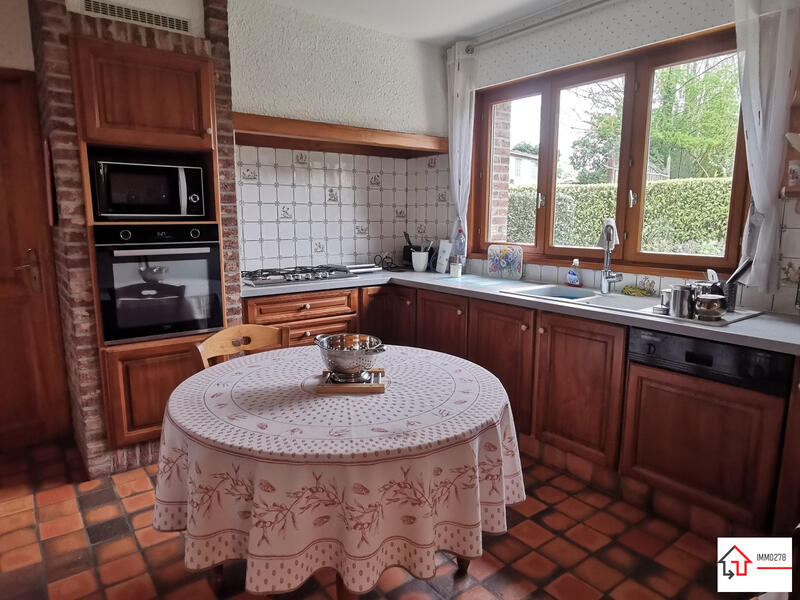 Maison - 250 m² - 6 pièces