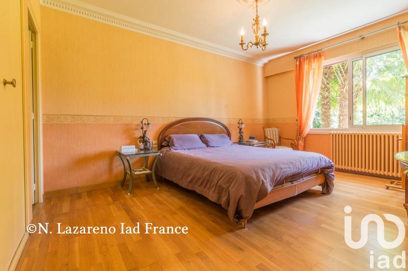 Maison - 233 m² - 9 pièces