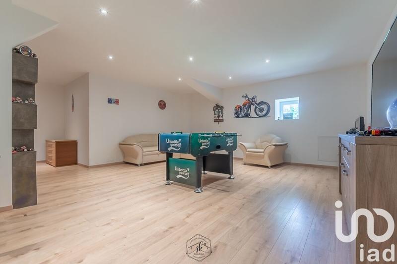 Maison - 340 m² - 13 pièces