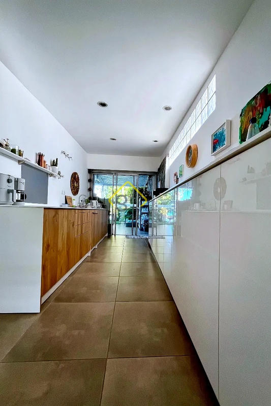 Maison - 240 m² - 8 pièces