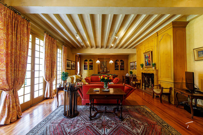 Propriété - 414 m² - 7 pièces