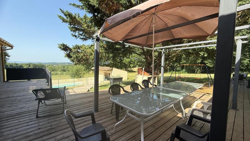 Maison - 236 m² - 10 pièces