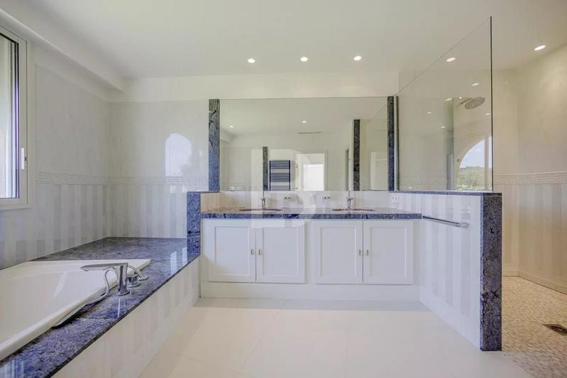 Villa - 540 m² - 10 pièces