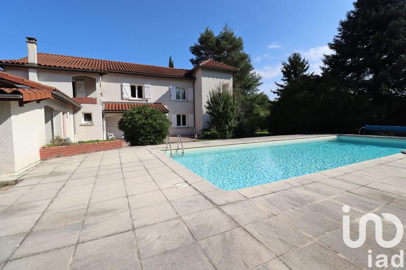 Maison - 242 m² - 6 pièces