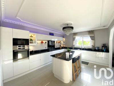 Maison - 325 m² - 10 pièces