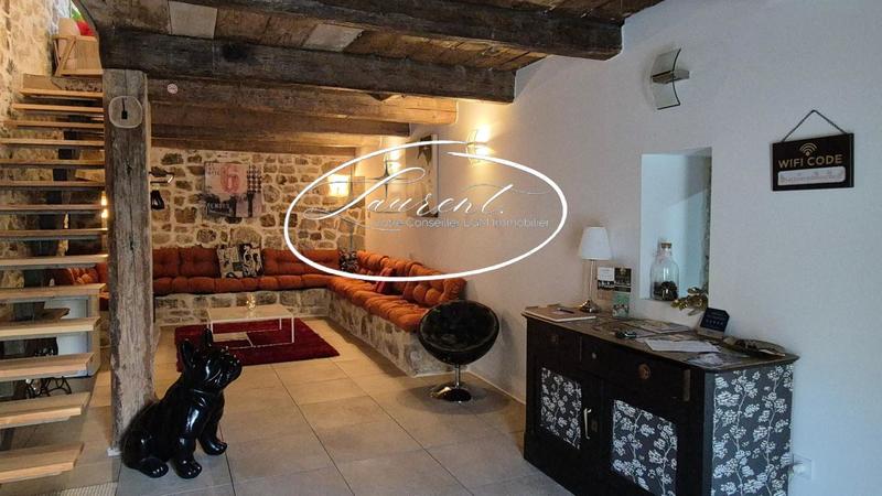 Maison - 243 m² - 8 pièces