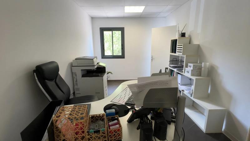 Bureau - 68 m² - 4 pièces