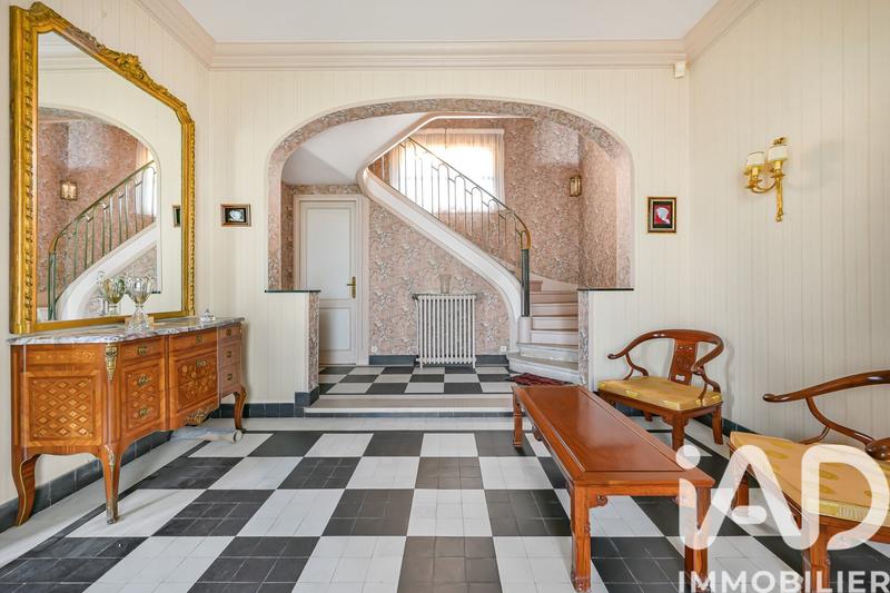 Maison - 180 m² - 7 pièces