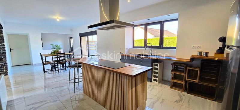 Propriété - 260 m² - 10 pièces