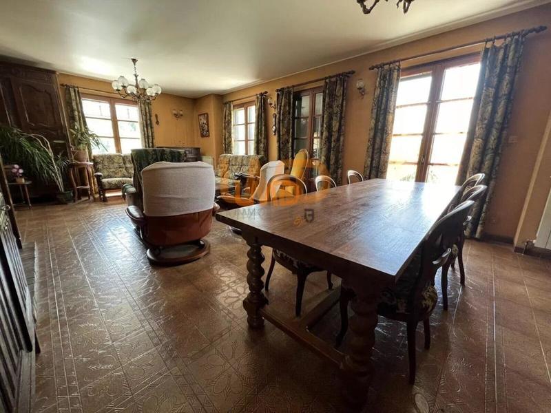 Villa - 237 m² - 8 pièces