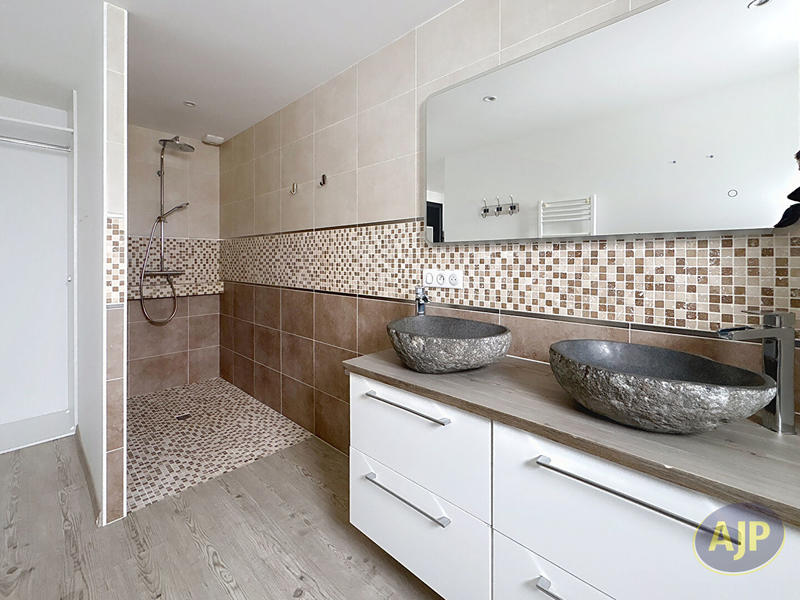 Maison - 137 m² - 6 pièces