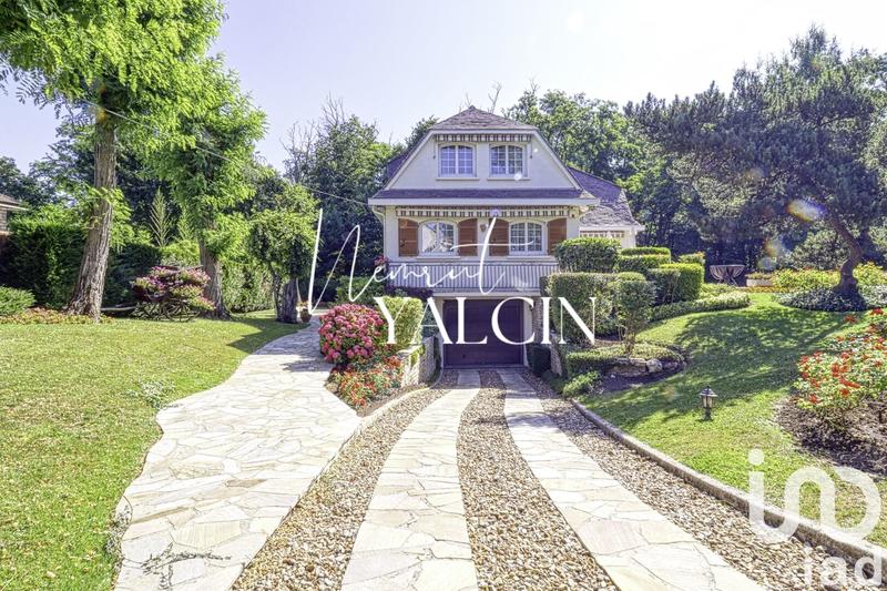 Maison - 233 m² - 8 pièces