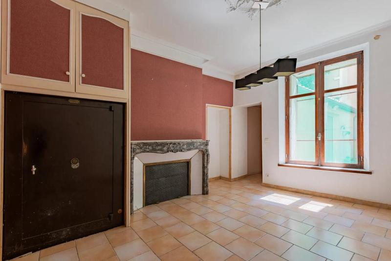 Maison - 216 m² - 6 pièces