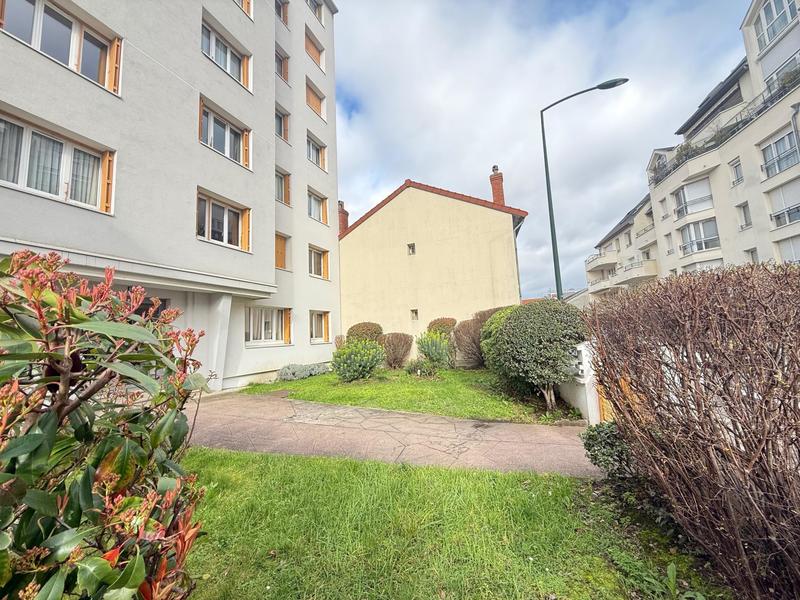 Appartement - 64 m² - 64 pièces