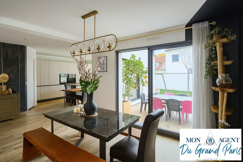 Maison - 230 m² - 7 pièces