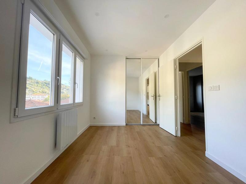 Appartement - 100 m² - 4 pièces