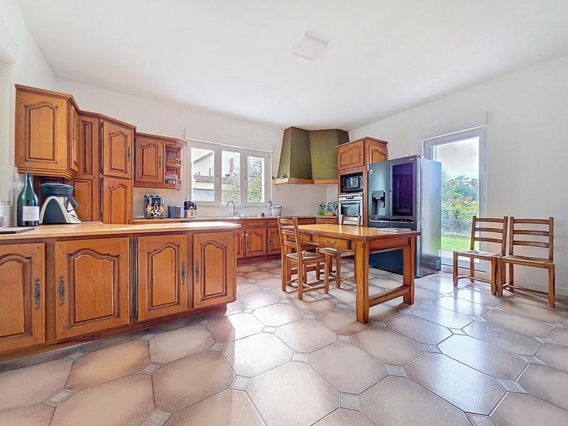 Maison - 211 m² - 6 pièces