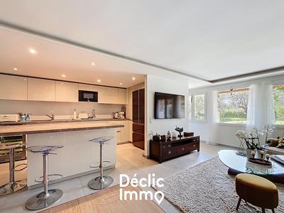 Maison - 256 m² - 8 pièces