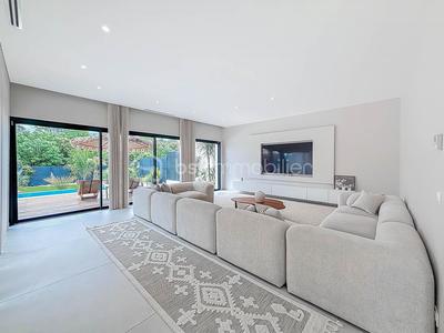 Maison - 213 m² - 6 pièces