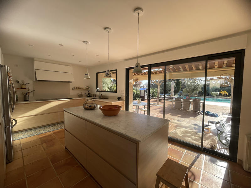 Maison - 200 m² - 7 pièces