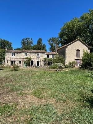 Maison - 207 m² - 7 pièces