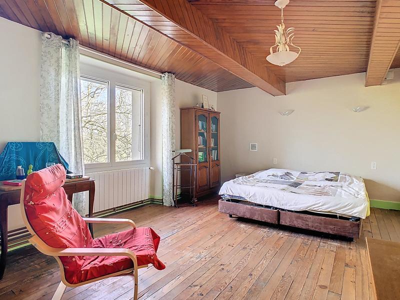 Villa - 241 m² - 6 pièces