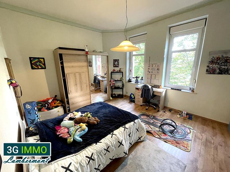 Maison - 258 m² - 12 pièces