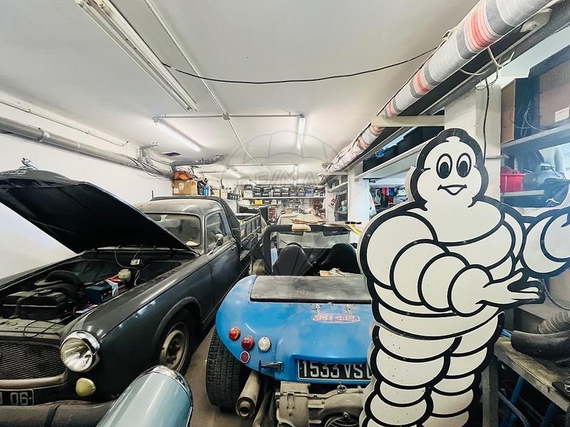 Propriété - 213 m² - 9 pièces