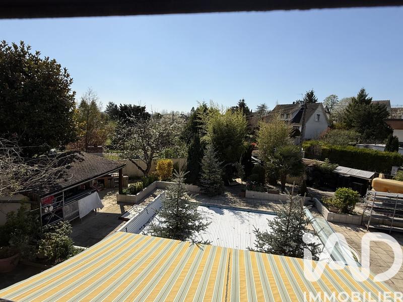 Maison - 238 m² - 9 pièces