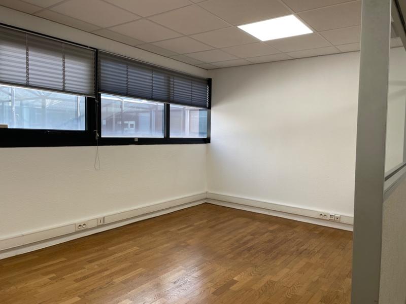 Bureau - 123 m² - 6 pièces