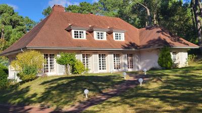 Maison - 227 m² - 8 pièces