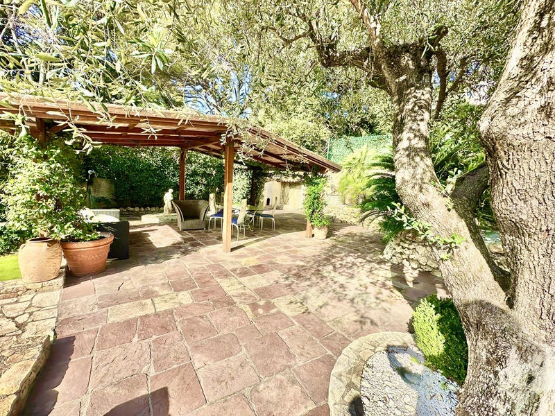 Villa - 404 m² - 6 pièces