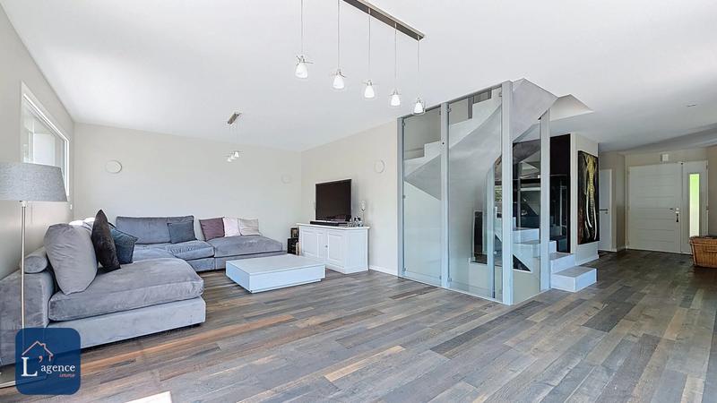 Maison - 304 m² - 8 pièces