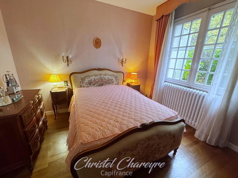 Maison - 196 m² - 8 pièces